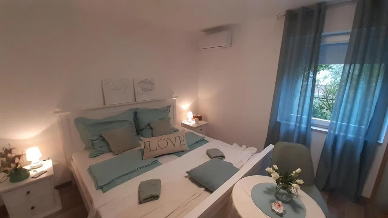 Villa Elke Maria With Overflow Pool And Hydromassage Novigrad Istria Apartmán