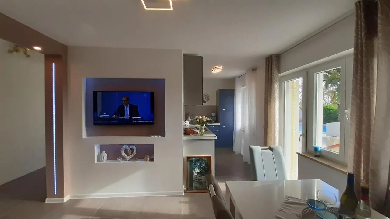 Villa Elke Maria With Overflow Pool And Hydromassage Novigrad Istria