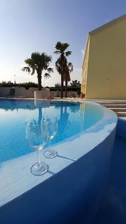 Villa Elke Maria With Overflow Pool And Hydromassage Novigrad Istria 0*,