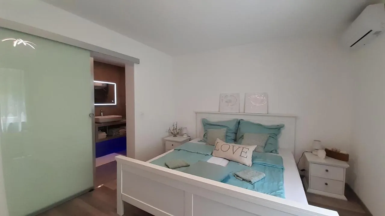 Villa Elke Maria With Overflow Pool And Hydromassage Novigrad  Apartment Novigrad (Istria)