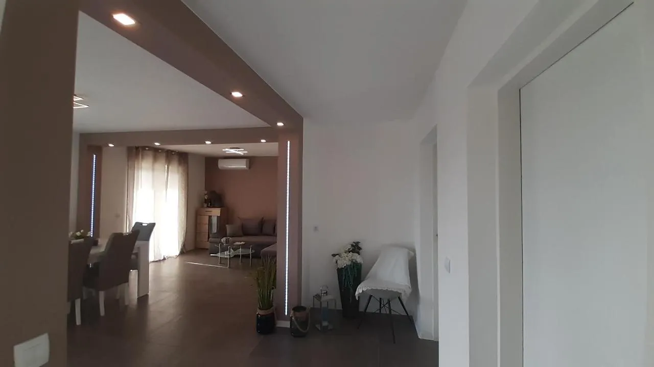 Villa Elke Maria With Overflow Pool And Hydromassage Novigrad