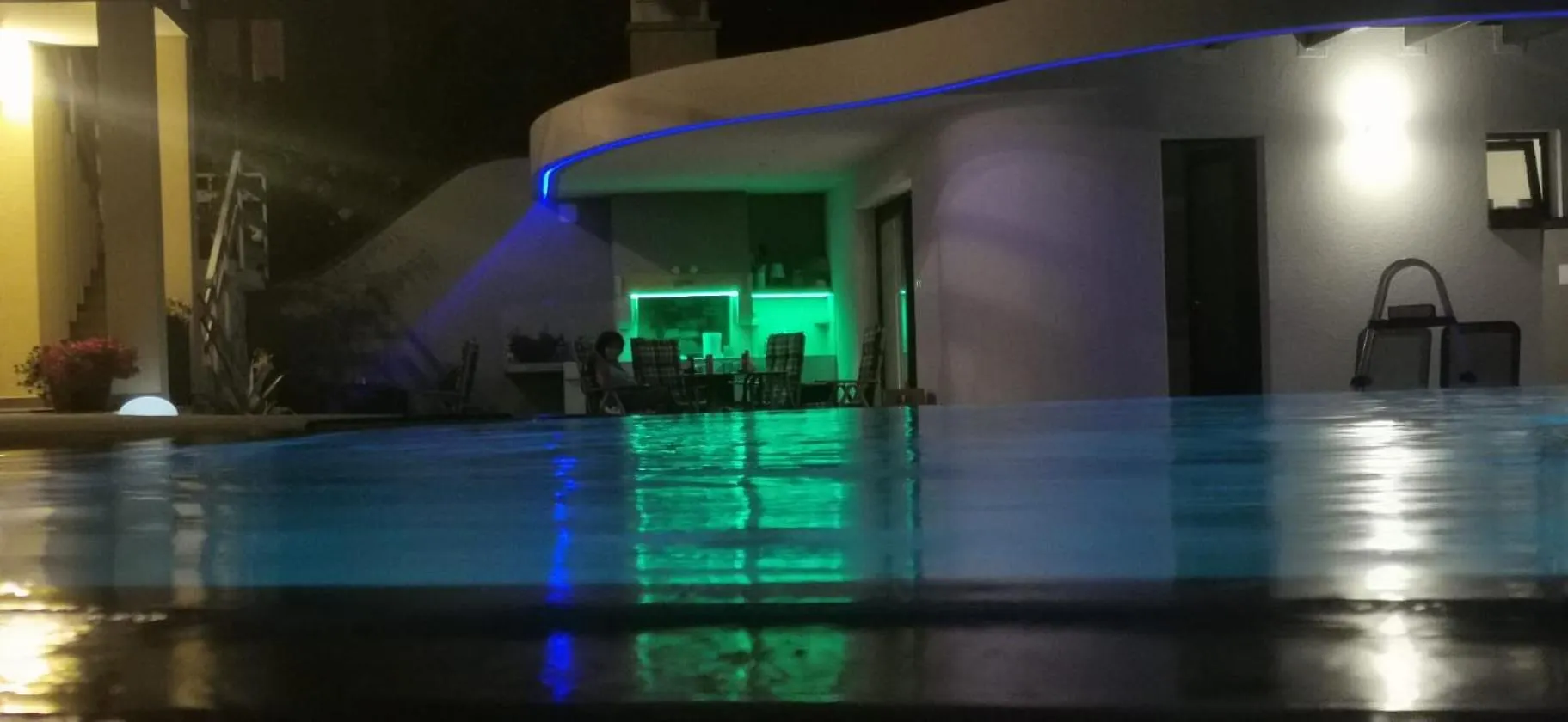 Apartment Villa Elke Maria With Overflow Pool And Hydromassage Novigrad