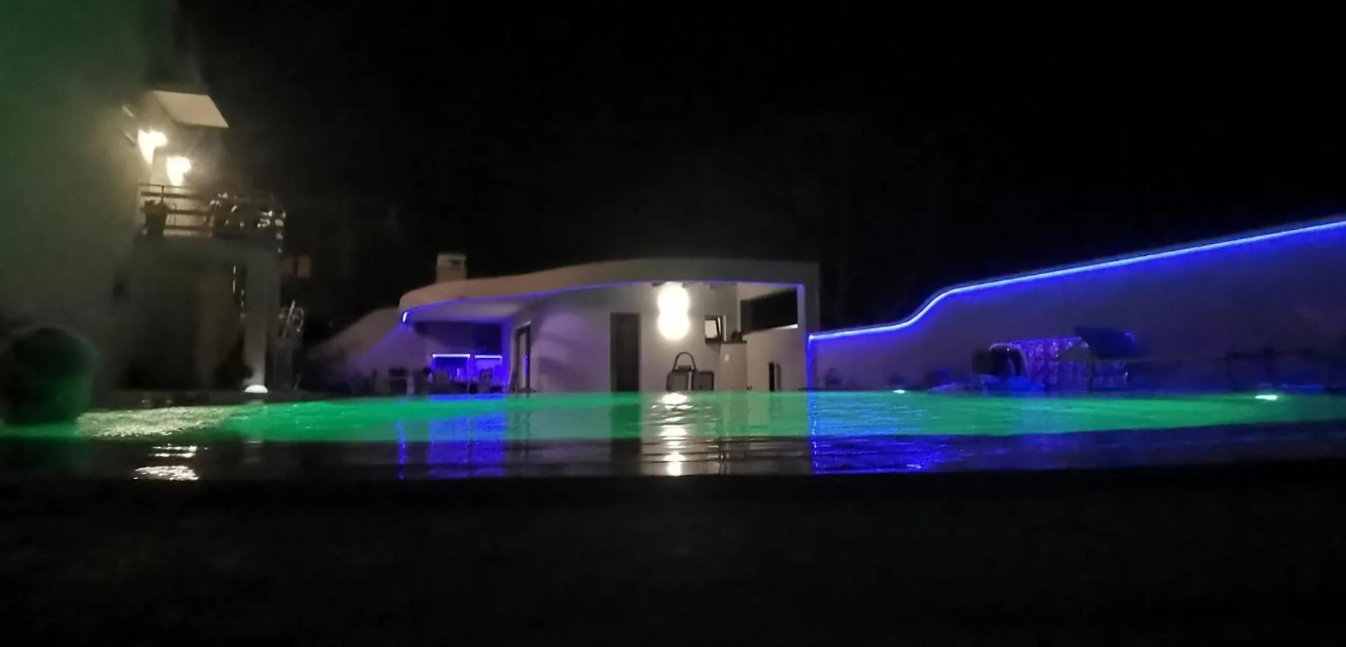Apartment Villa Elke Maria With Overflow Pool And Hydromassage Novigrad  Croatia