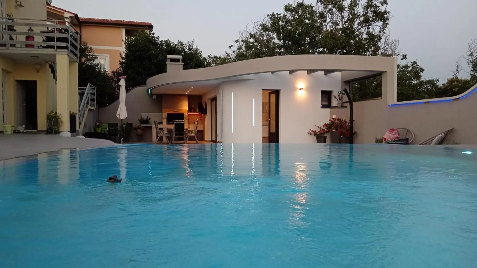 Villa Elke Maria With Overflow Pool And Hydromassage Novigrad  Apartment Novigrad (Istria)